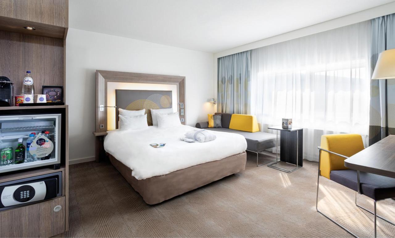 Novotel World Forum Hotel 4*