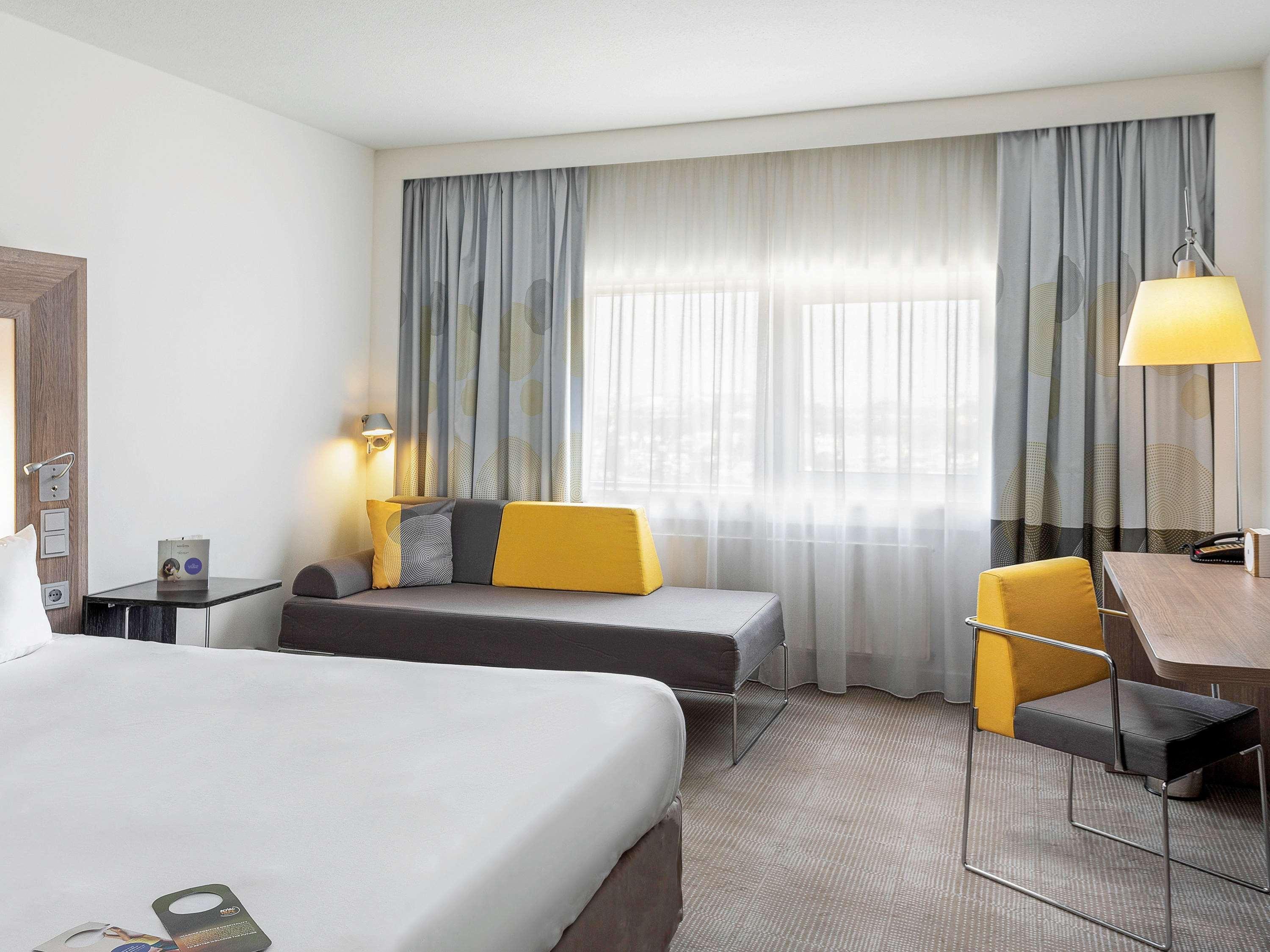 Hotel Novotel World Forum 4*