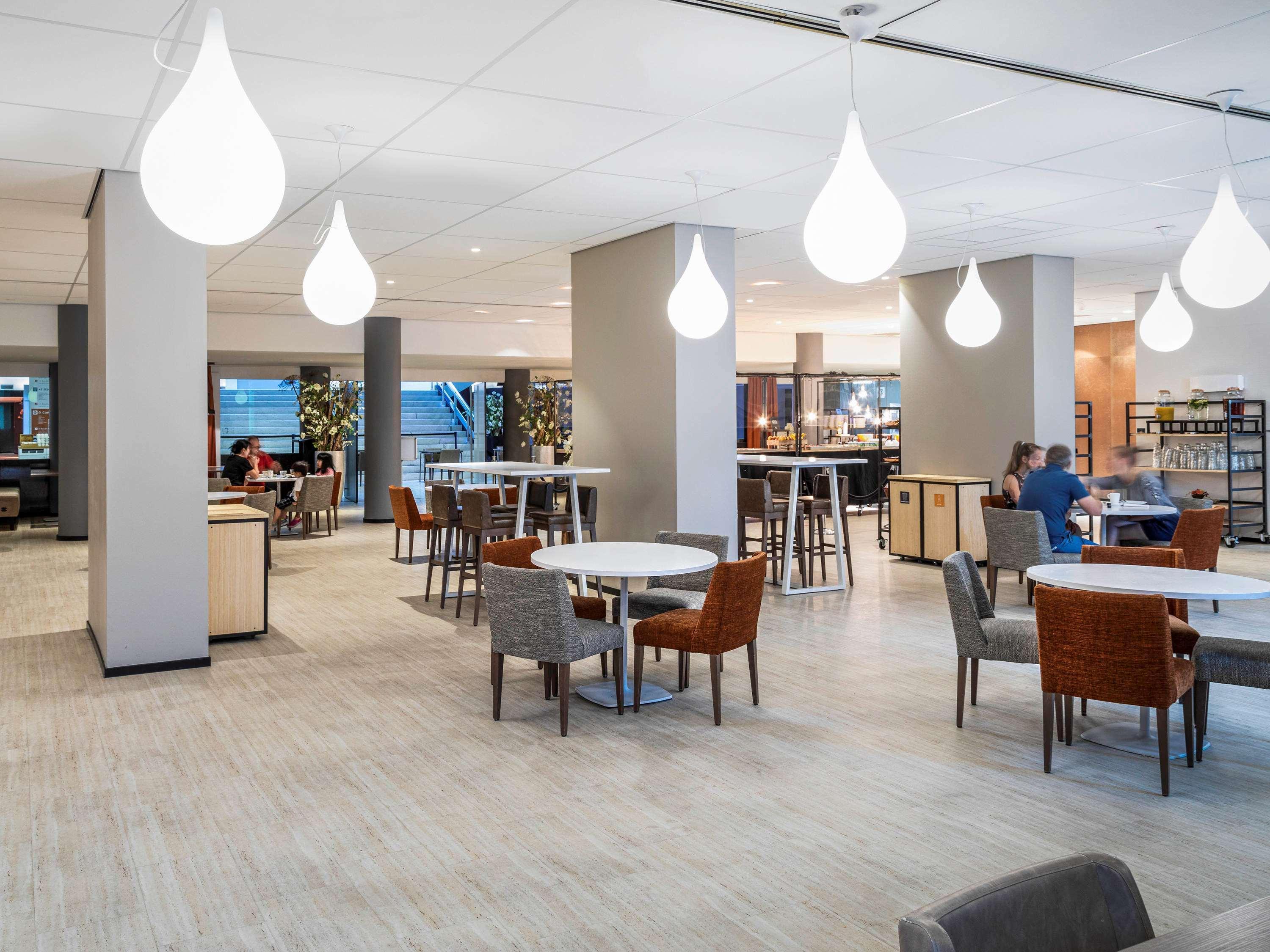 Hotel Novotel World Forum 4*